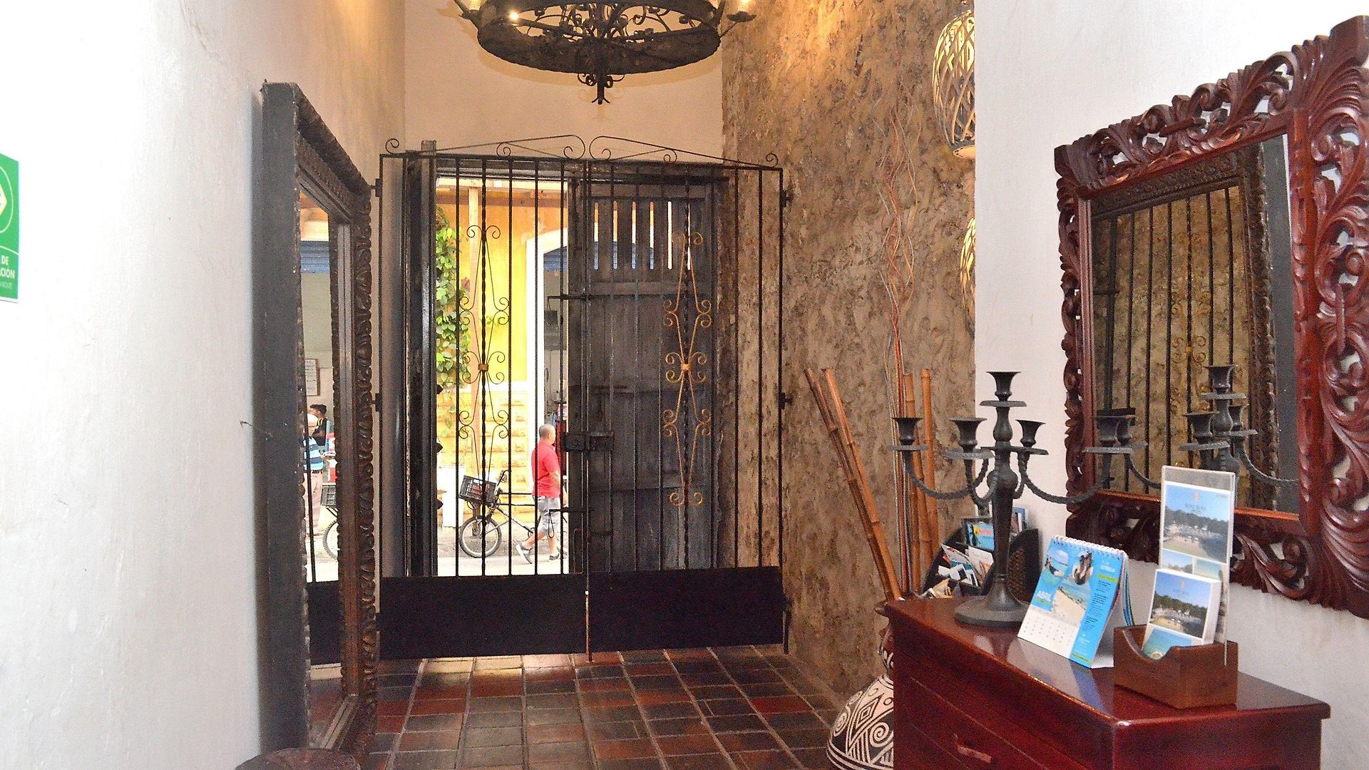 Puertas De Hotel 3*