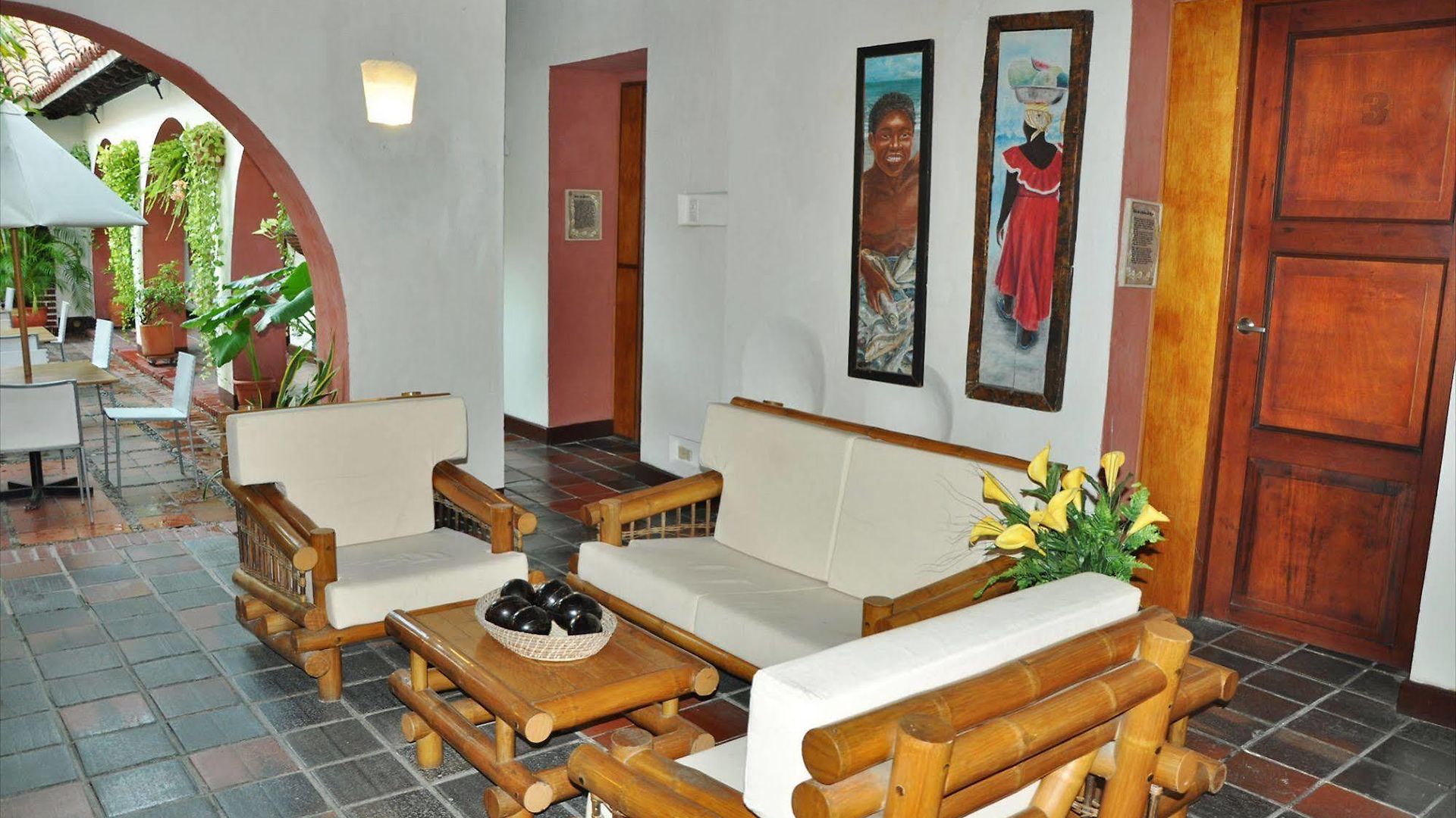 Puertas De Hotel