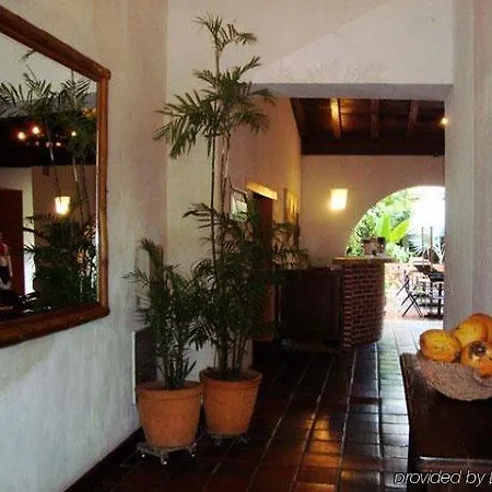 Puertas De Hotel 3*