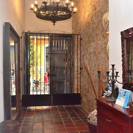 Puertas De Hotel 3*