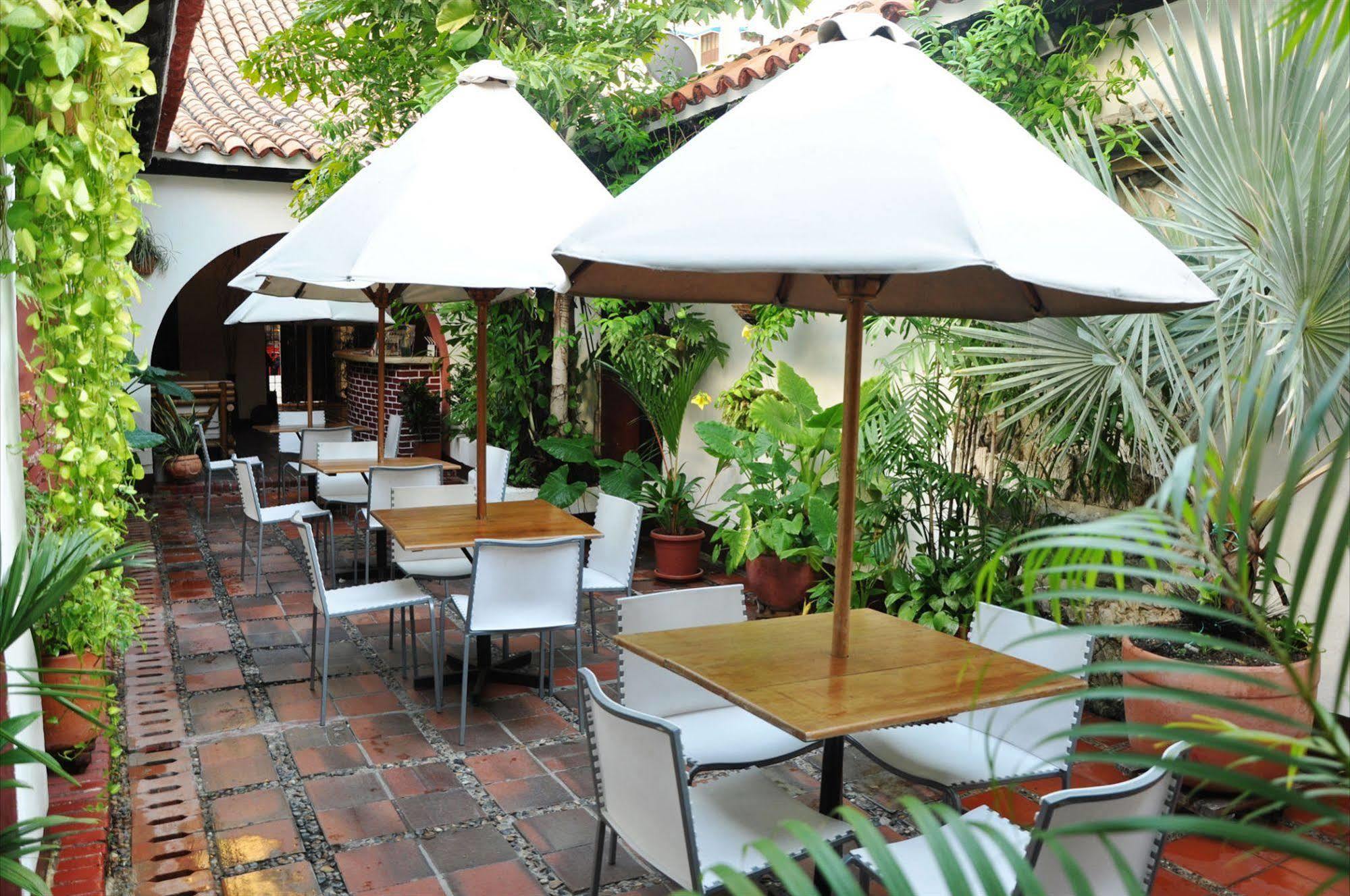 Puertas De Hotel
